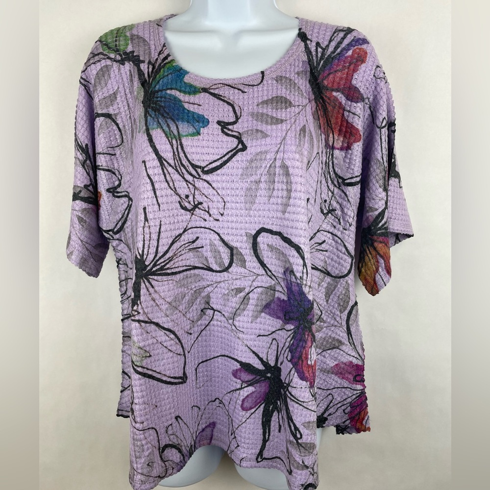*NWT* Bright Blooms Dimple Weave Top